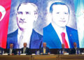 Ο Ερντογάν προεδρεύει στη συνεδρίαση της στην Κοινοβουλευτικής Ομάδας του AKP (φωτ.: twitter.com/Akparti)