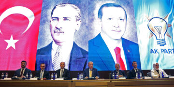 Ο Ερντογάν προεδρεύει στη συνεδρίαση της στην Κοινοβουλευτικής Ομάδας του AKP (φωτ.: twitter.com/Akparti)