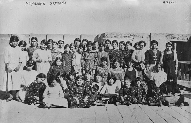 Ορφανά Αρμενόπουλα, περ. 1915-1920 (φωτ.: Βιβλιοθήκη του Κογκρέσου, Bain News Service photograph collection)