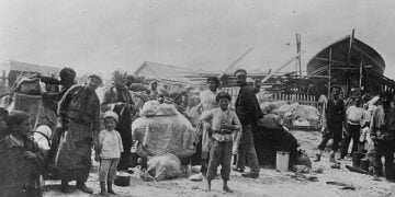 Αρμένιοι πρόσφυγες με τα υπάρχοντά τους στο Νοβοροσίσκ της Ρωσίας, το 1920 (πηγή: Βιβλιοθήκη του Κογκρέσου)