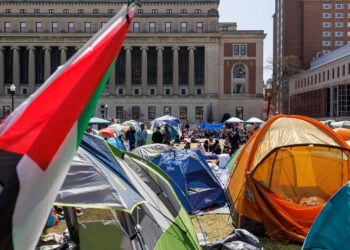 Φοιτητές και φοιτήτριες έχουν κάνει κατάληψη στο κάμπους του Πανεπιστημίου Κολούμπια διαμαρτυρόμενοι για τον πόλεμο στη Γάζα (φωτ.: EPA / Sarah Yenesel)