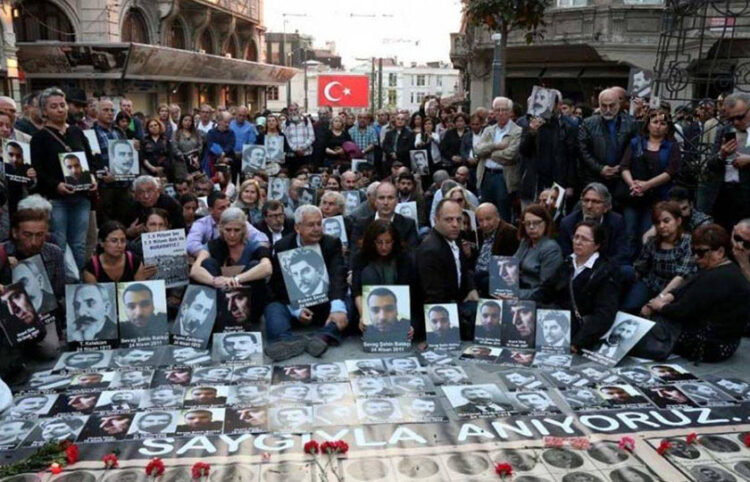 Αρμένιοι στην Κωνσταντινούπολη, την ημέρα μνήμης για τη Γενοκτονία (φωτ.: bianet.org)