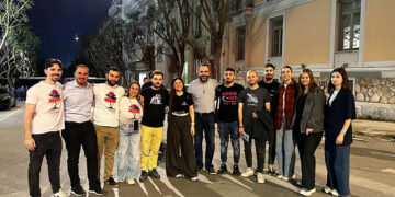 Πριν από την πρεσβεία της Τουρκίας στην Αθήνα, εκεί όπου κατέληξε η πορεία των Αρμενίων για τα 109 χρόνια από τη Γενοκτονία (φωτ.: Facebook / Ένωση Ποντιακής Νεολαίας Αττικής - ΕΠΟΝΑ)