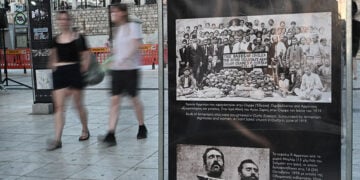 Δράση ενημέρωσης στην Πλατεία Συντάγματος  για τη συμπλήρωση 109 ετών από την Γενοκτονία των Αρμενίων (φωτ.: EUROKINISSI / Κώστας Τζούμας)