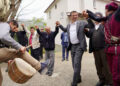 Ο Εκρέμ Ιμάμογλου χορεύει στο χωριό του (πηγή: m.t24.com.tr)