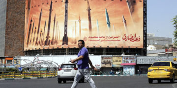 Τεχεράνη: Η υπεροπλία του Ιράν και η αντιισραηλινή προπαγάνδα «διαφημίζονται» παντού (Φωτ.: EPA / Abedin Taherkenareh)
