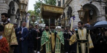 Λιτανεία του Αγίου Σπυρίδωνα ανήμερα της Κυριακής των Βαΐων στην Κέρκυρα (φωτ.: EUROKINISSI/Γιώργος Κονταρίνης)