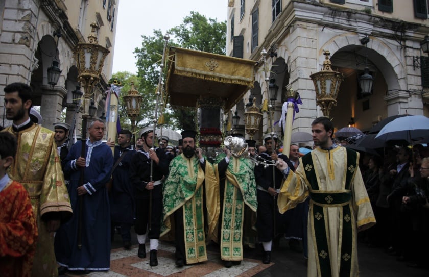 Λιτανεία του Αγίου Σπυρίδωνα ανήμερα της Κυριακής των Βαΐων στην Κέρκυρα (φωτ.: EUROKINISSI/Γιώργος Κονταρίνης)
