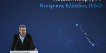 Ο Κυριάκος Μητσοτάκης μιλά στην εκδήλωση για την παράδοση του τμήματος Λαμία-Καλαμπάκα του Ε65 (φωτ.: EUROKINISSI / Νάσος Σιμόπουλος)