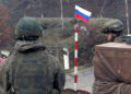 Ρώσοι στρατιώτες σε σημείο ελέγχου στο Διάδρομο του Λατσίν, στο Ναγκόρνο Καραμπάχ (φωτ.: Υπουργείο Άμυνας Ρωσίας)