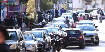 Αστυνομικοί έχουν αποκλείσει την περιοχή έξω από το σύνδεσμο του Πανιωνίου στη Νέα Σμύρνη (φωτ.: EUROKINISSI)