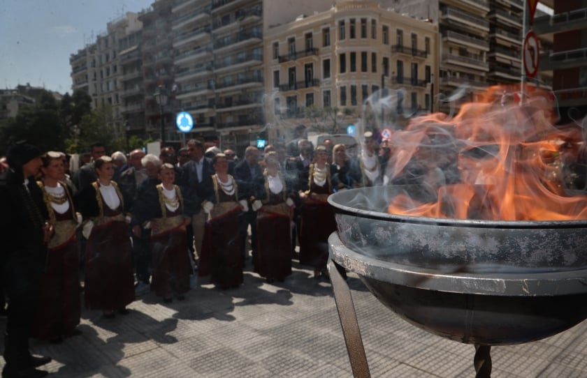 Στιγμιότυπο από τους εορτασμούς της 19ης Μαΐου το 2023 στην πλατεία Αγίας Σοφίας στη Θεσσαλονίκη (φωτ.: EUROKINISSI/Ραφαήλ Γεωργιάδης)