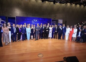 Οι υποψήφιοι ευρωβουλευτές της ΝΔ με τον Κυριάκο Μητσοτάκη (φωτ.: EUROKINISSI/Γιώργος Κονταρίνης)