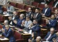 Βουλευτές των «Σπαρτιατών» στα έδρανα της Βουλής (φωτ.: EUROKINISSI/Γιώργος Κονταρίνης)
