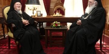 Από αριστερά, ο Οικουμενικός Πατριάρχης Βαρθολομαίος και ο αρχιεπίσκοπος Ιερώνυμος στην Αρχιεπισκοπή Αθηνών (φωτ.: EUROKINISSI/Χρήστος Μπόνης)