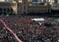 Δεκάδες χιλιάδες διαμαρτύρονται στο Γερεβάν ενάντια στην απόφαση της κυβέρνησης της Αρμενίας να παραχωρήσει εδάφη στο γειτονικό Αζερμπαϊτζάν (Φωτ.: twitter.com/ArmeniaSputnik)