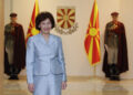 Η Γκορντάνα Σιλιάνοφσκα μετά την ορκωμοσία της, στο Προεδρικό Μέγαρο των Σκοπίων (φωτ.: EPA / Georgi Licovski)