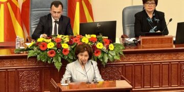 Η Γκορντάνα Σιλιάνοφσκα κατά τη διάρκεια της ορκωμοσίας της στη Βουλή των Σκοπίων (φωτ.: X / Armen Grigoryan)