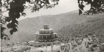 Άποψη του παλαιού Ιερού Ναού της Παναγίας Σουμελά στο Βέρμιο (πηγή: panagiasoumela.gr)