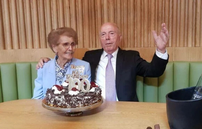 Ο Διονύσης Γκέντης με την αγαπημένη του σύζυγο Ιωάννα στα εκατοστά γενέθλιά του (φωτ.: neoskosmos.com)