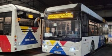 Τα νέα ηλεκτρικά λεωφορεία στο αμαξοστάσιο του ΟΑΣΘ (φωτ.: ΑΠΕ-ΜΠΕ)