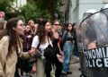 Κατά την εκκένωση της κατάληψης φοιτητές ήρθαν σε αντιπαράθεση με την αστυνομία (φωτ.: EUROKINISSI/Τατιάνα Μπόλαρη)