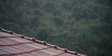 Βροχή στην Κέρκυρα (φωτ.: EUROKINISSI/Γιώργος Κονταρίνης)