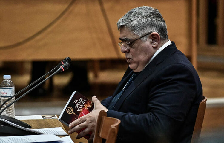 Ο Νίκος Μιχαλολιάκος σε στιγμιότυπο από την απολογία του στη δίκη της Χρυσής Αυγής, τον Νοέμβριο του 2019 (φωτ.: EUROKINISSI / Τατιάνα Μπόλαρη)