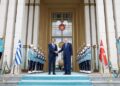 Από αριστερά, ο Έλληνας πρωθυπουργός Κυριάκος Μητσοτάκης με τον Τούρκο πρόεδρο Ρετζέπ Ταγίπ Ερντογάν (φωτ.: Γραφείο Τύπου Πρωθυπουργού/Δημήτρης Παπαμήτσος)