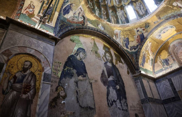 Τα μοναδικά ψηφιδωτά και οι τοιχογραφίες του καθολικού της Μονής της Χώρας φιλοτεχνήθηκαν τον 14ο αιώνα (φωτ.: EPA / Erdem Sahin)
