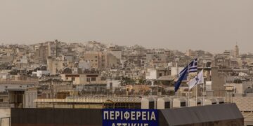 Αφρικανική σκόνη στην Αθήνα (φωτ.: EUROKINISSI / Γιάννης Παναγόπουλος)