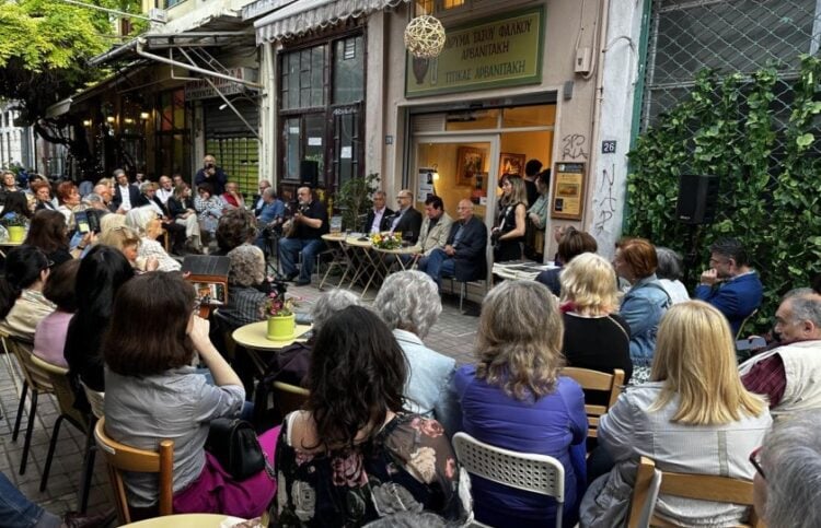 Στιγμιότυπο από την παρουσίαση του βιβλίου στη Θεσσαλονίκη (φωτ.: ΑΠΕ-ΜΠΕ)