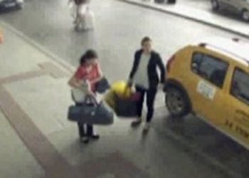 Βίντεο - Σοκ: Προσπάθησε να πουλήσει το μωρό της στο αεροδρόμιο