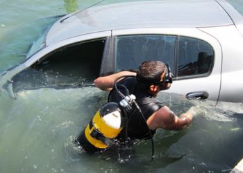 Αυτοκίνητο έπεσε στη θάλασσα στο Ρίο
