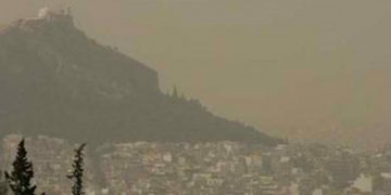 Νέφος αιθαλομίχλης πνίγει την Ελλάδα