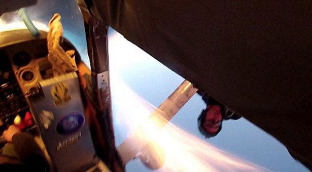 Βίντεο-σοκ: Η στιγμή της σύγκρουσης δύο αεροπλάνων στον αέρα!