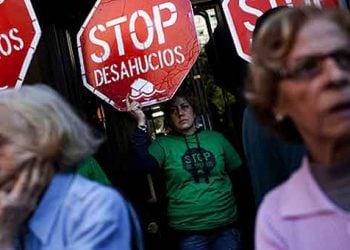 Στην ανέχεια σχεδόν 10 εκατομμύρια Ισπανοί