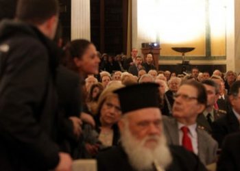 Γυναίκες αποδοκίμασαν Σαμαρά και Παπούλια