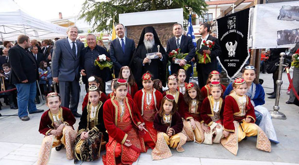 Σε κλίμα έντονης συγκίνησης τα αποκαλυπτήρια του μνημείου των Ποντίων Προσφύγων Φιλύρου
