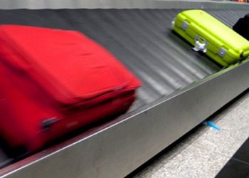 Σοκ: Βρέφος πνίγηκε σε ιμάντα αποσκευών αεροδρομίου