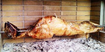 Γιατί σουβλίζουμε αρνί την Κυριακή του Πάσχα;