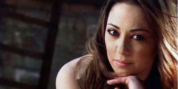 Η συγκινητική δωρεά από τη Μελίνα Ασλανίδου στο σχολείο της στην Παραλίμνη