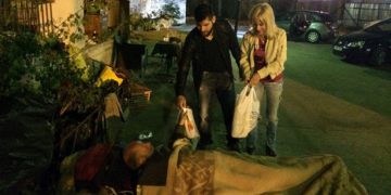 Νύχτα της Μεγάλης Παρασκευής με τους άστεγους της Αθήνας
