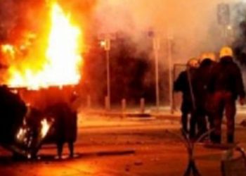 9 αστυνομικοί τραυματίστηκαν στην Τούμπα