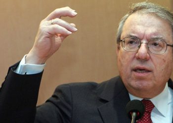 Γιατί διώκεται η κόρη Μπαμπινιώτη;