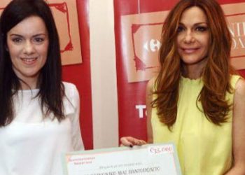 Δέσποινα Βανδή: Επιταγή 35.000 ευρώ για καλό σκοπό