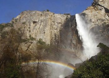 Τον πέταξε από γκρεμό μια εβδομάδα μετά τον γάμο τους