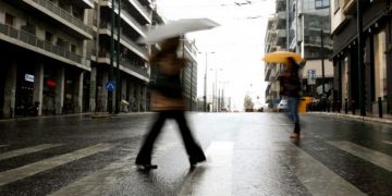Πέφτει ως και 7 βαθμούς το θερμόμετρο – Βροχές και καταιγίδες παντού