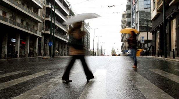 Πέφτει ως και 7 βαθμούς το θερμόμετρο – Βροχές και καταιγίδες παντού