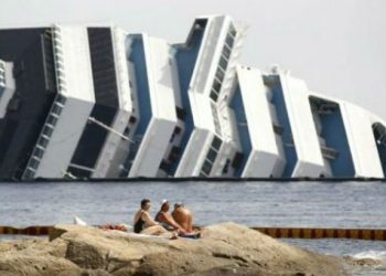 Ξεκινά η ανέλκυση του Costa Concordia. Δείτε το Live